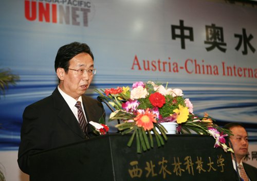为了促进国际合作与交流