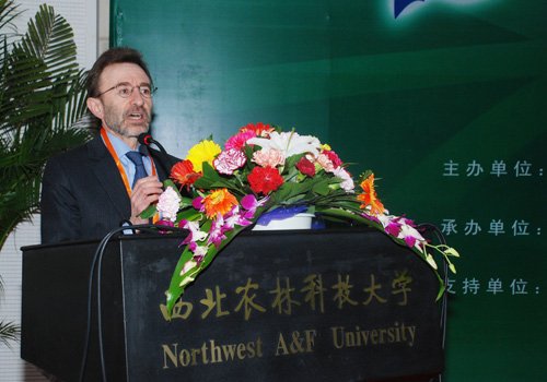 华南农业大学骆世明教授和英国伦敦财神