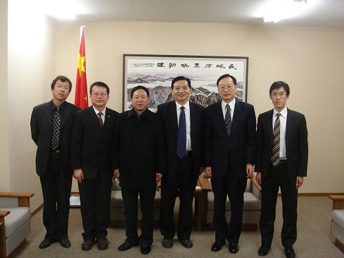 代表团先后拜会了中国驻日本大使馆财神