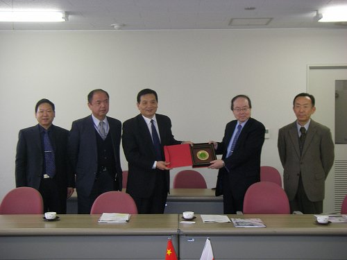 会见了全日本中国留学人员友好联谊会（