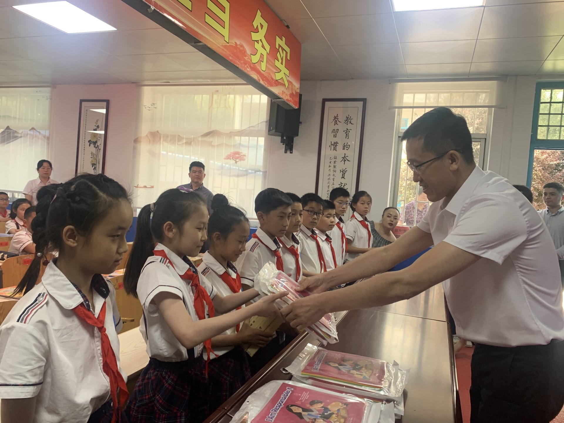 a58943b2fa8c40bcb8c232358e250054.jpg 部门就开展中小学英语教学